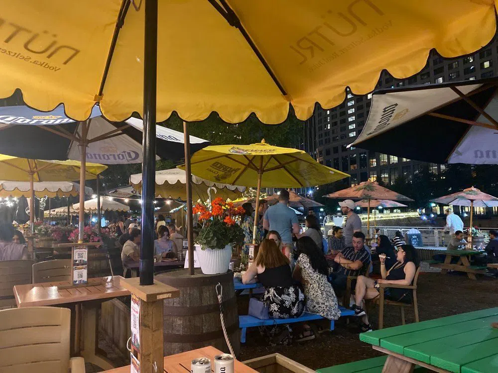 Island Party Hut, Chicago